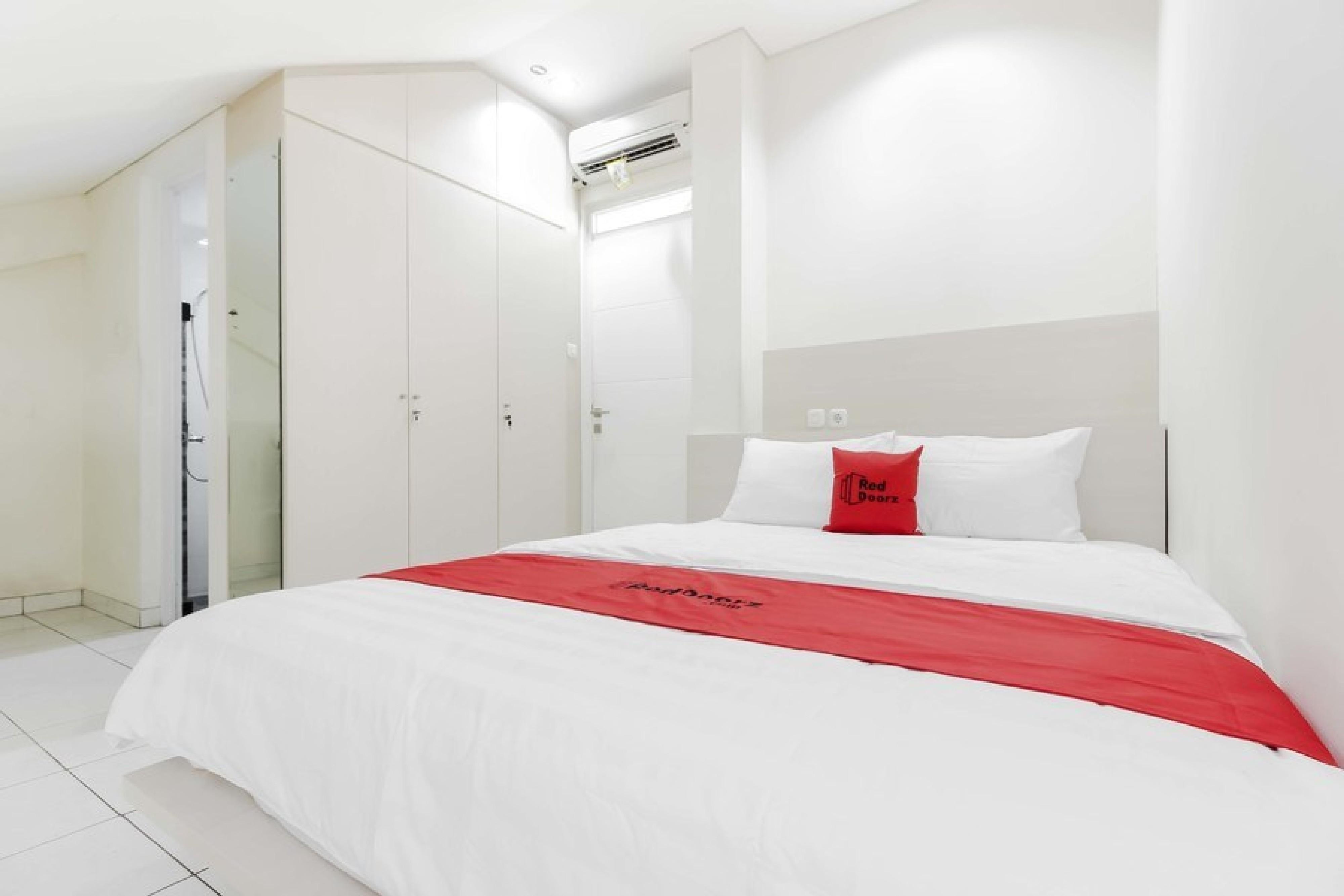Hotel Reddoorz Near Pancoran à Jakarta Extérieur photo