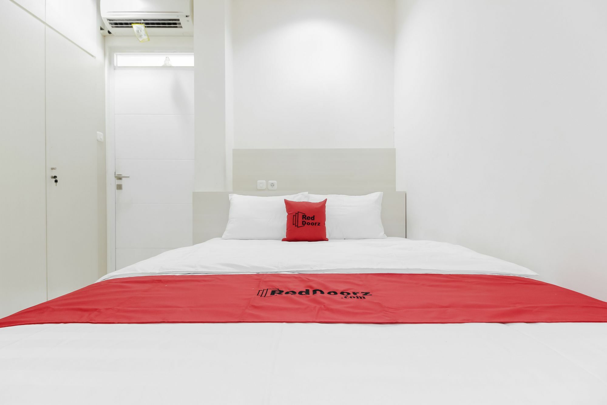 Hotel Reddoorz Near Pancoran à Jakarta Extérieur photo