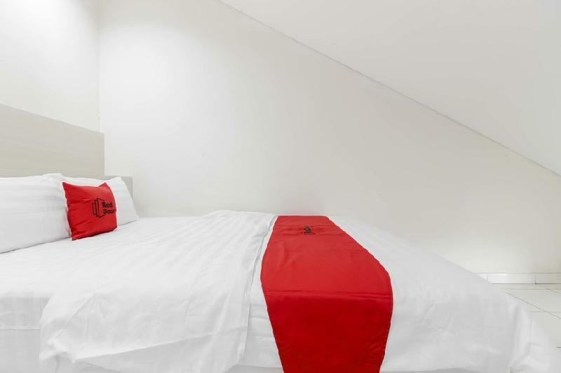 Hotel Reddoorz Near Pancoran à Jakarta Extérieur photo